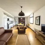 De L'arsenal Royal Apartmán *