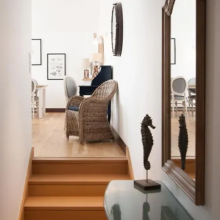 De L'arsenal Royal - Meubles De Tourisme