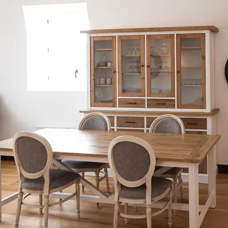 De L'arsenal Royal - Meubles De Tourisme Apartman