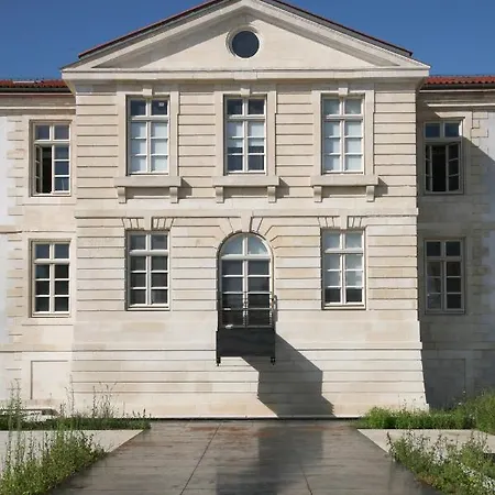 De L'arsenal Royal - Meubles De Tourisme Apartman