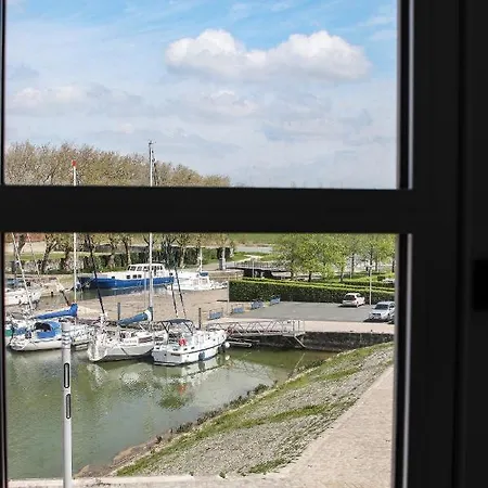 De L'arsenal Royal - Meubles De Tourisme *