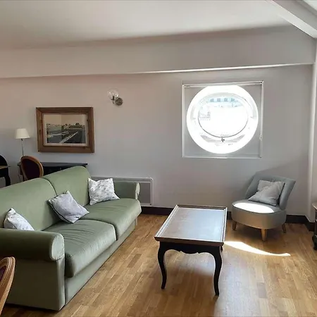 De L'arsenal Royal - Meubles De Tourisme