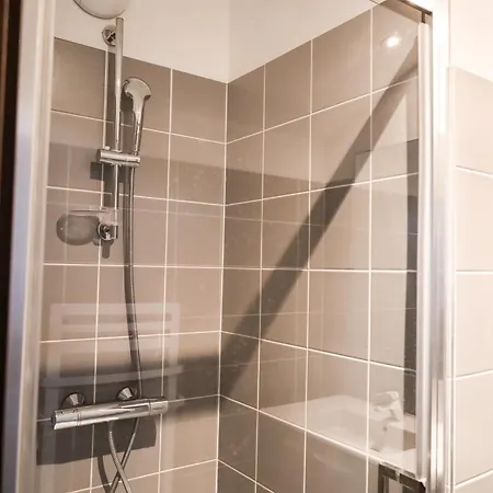 De L'arsenal Royal - Meubles De Tourisme Apartman *