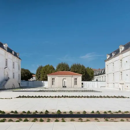 De L'arsenal Royal - Meubles De Tourisme Apartman *