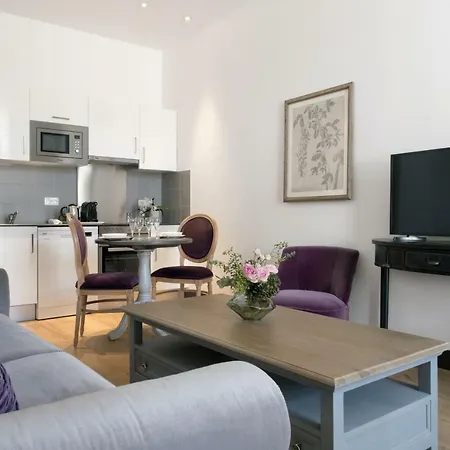 De L'arsenal Royal - Meubles De Tourisme