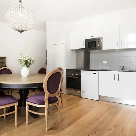 De L'arsenal Royal - Meubles De Tourisme Apartman