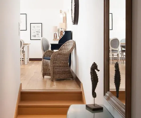 De L'arsenal Royal - Meubles De Tourisme