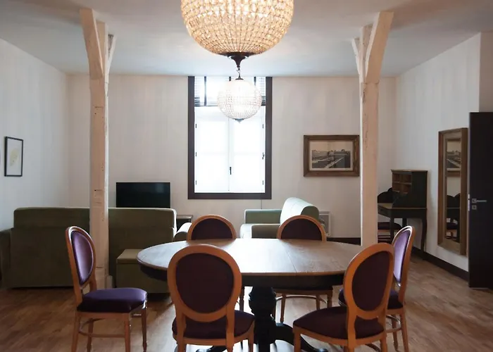 De L'arsenal Royal - Meubles De Tourisme Apartamento