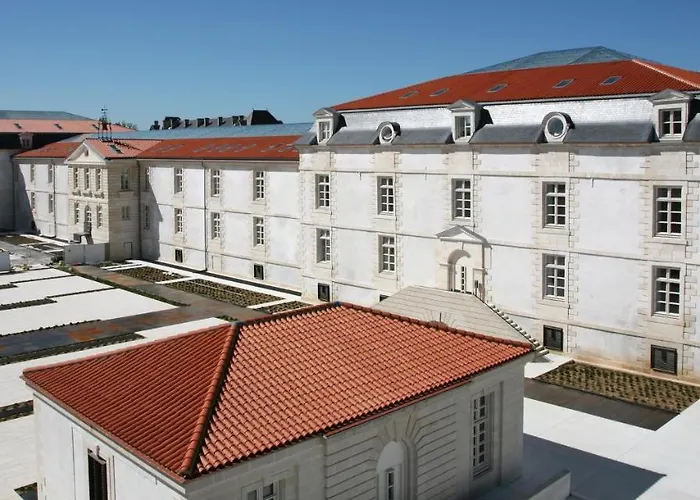 De L'arsenal Royal - Meubles De Tourisme