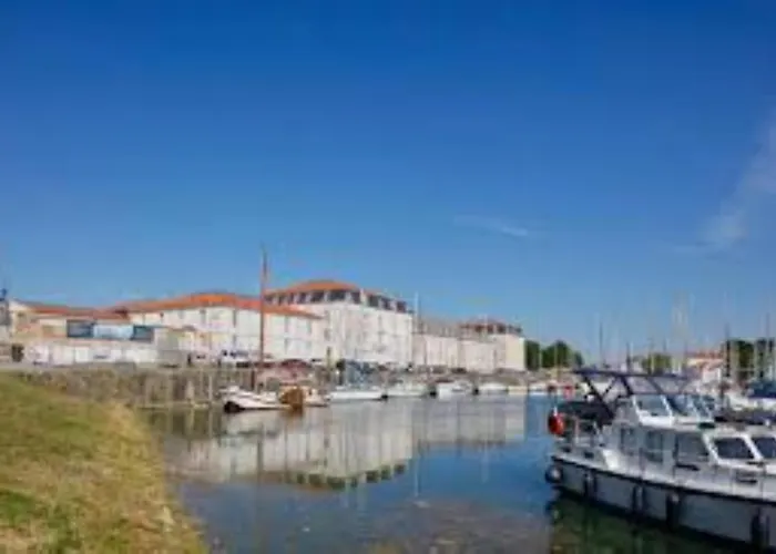 Apartamento De L'arsenal Royal - Meubles De Tourisme