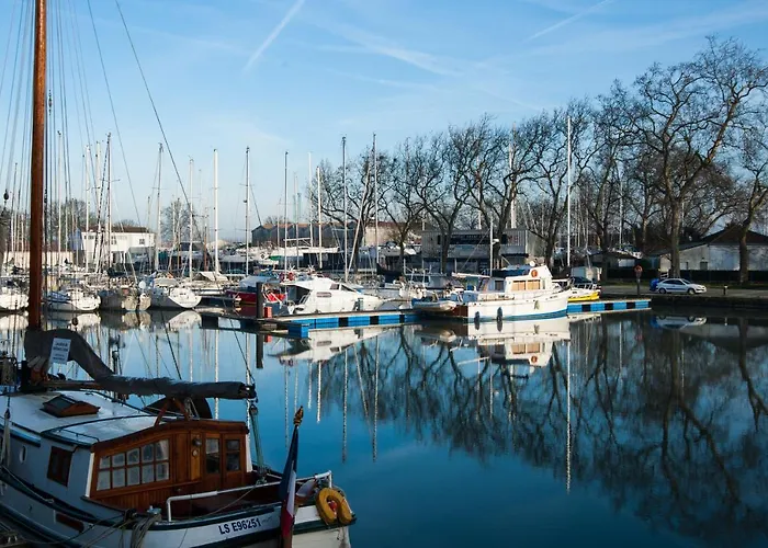 De L'arsenal Royal - Meubles De Tourisme