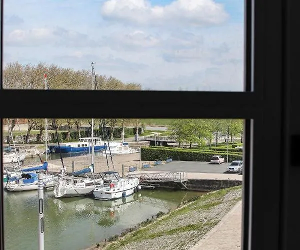 De L'arsenal Royal - Meubles De Tourisme *