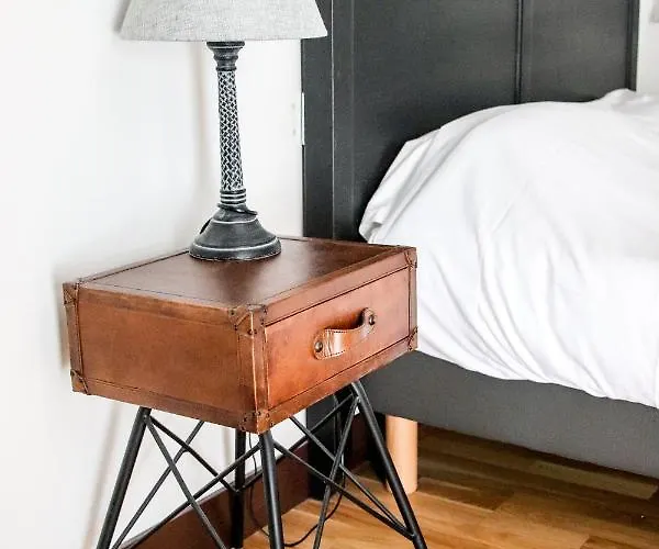 De L'arsenal Royal - Meubles De Tourisme *