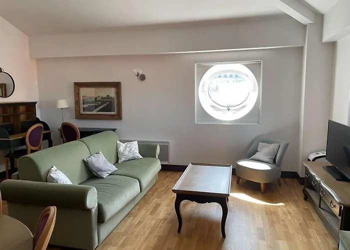 De L'arsenal Royal - Meubles De Tourisme