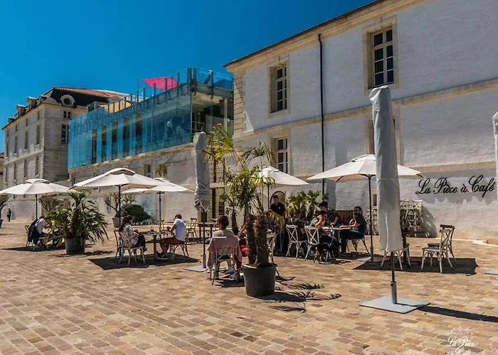 De L'arsenal Royal - Meubles De Tourisme *