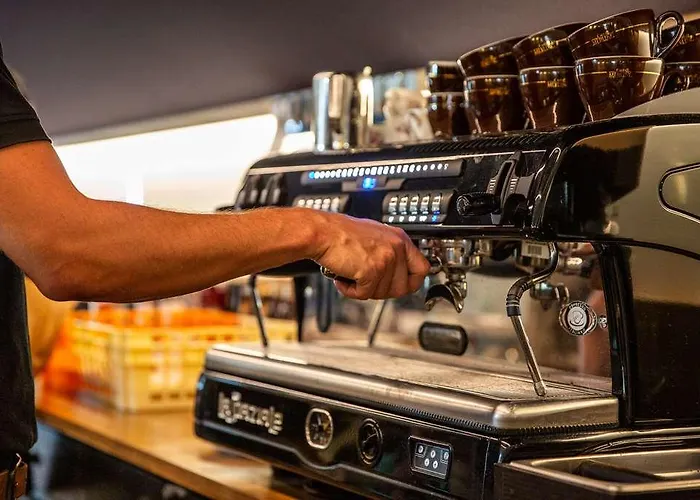 De L'arsenal Royal - Meubles De Tourisme *