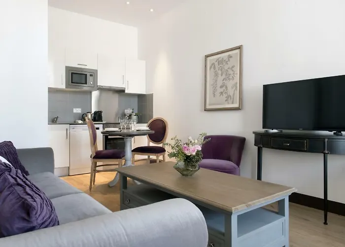 De L'arsenal Royal - Meubles De Tourisme